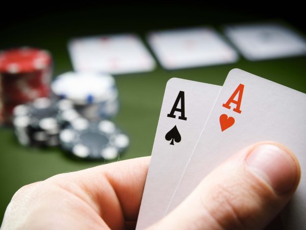 Beyond the Bet: Social Aspects of Online Gambling Games