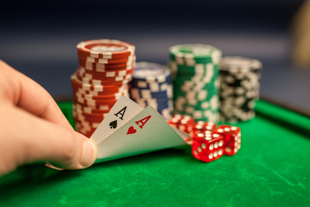 How do you pick one of the perfect online casino to play?