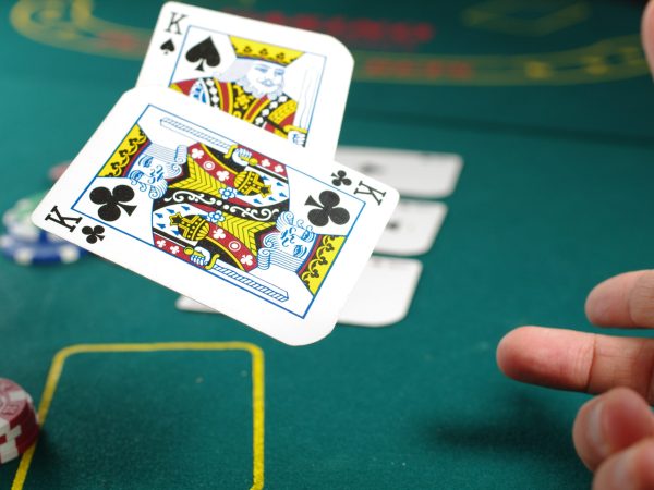 How to Deposit and Withdraw Money at an Online Casino?